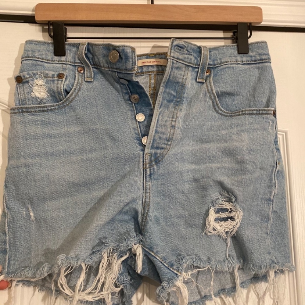 Levi’s Rib Cage Denim Short - Picture 5 of 5